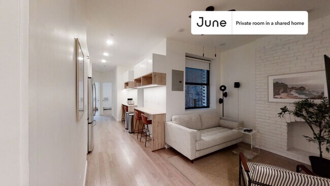 Building Photo - 424 W 47th St