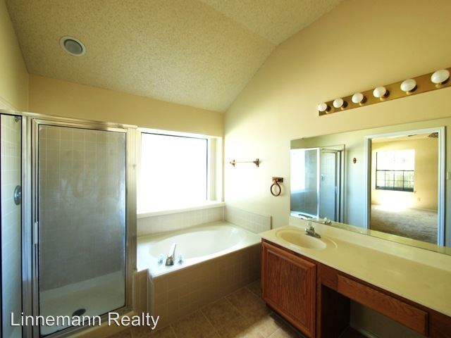 Building Photo - 405 Hogan Cir