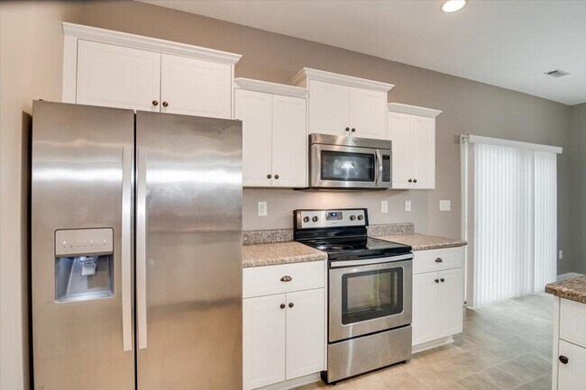 Building Photo - 2020 Fern Crest Ln