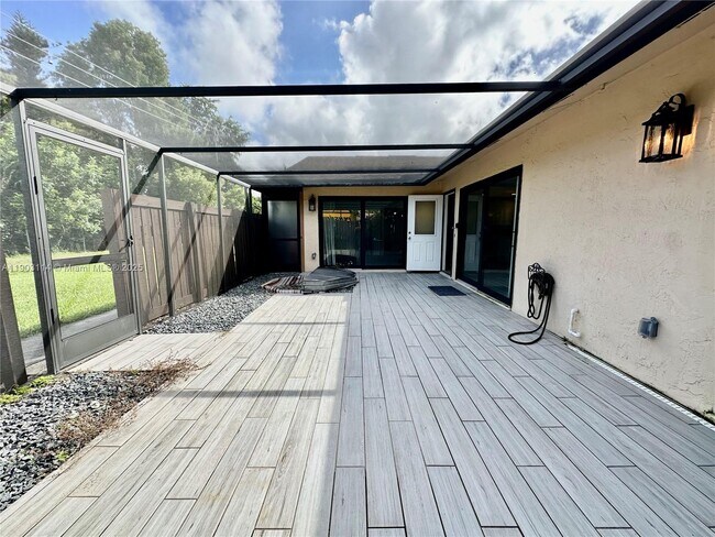 Building Photo - 6300 Royal Woods Dr