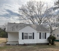 Building Photo - Relax on the Porch: Cozy 2-Bedroom Home in Talladega!!!
