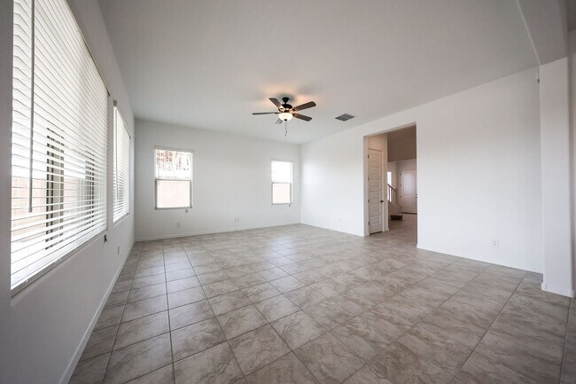 Building Photo - 3 Bedroom + Den and Loft in Aloravita Community