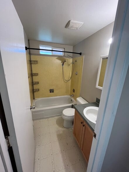 Building Photo - 4165 SE Cesar E Chavez Blvd