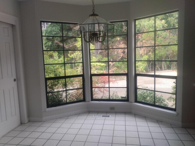 Building Photo - 138 Virginia Ct