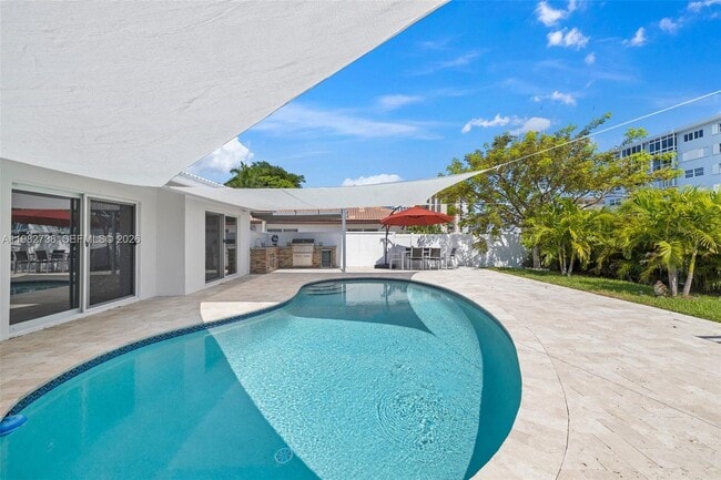 Building Photo - 2816 NE 35th St