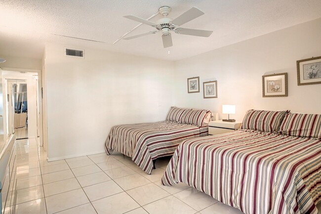 Building Photo - 6650 S Oriole Blvd