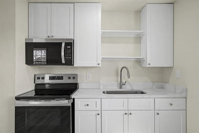 Building Photo - Completely updated 1 bedroom, 1 bathroom units - All utilities covered