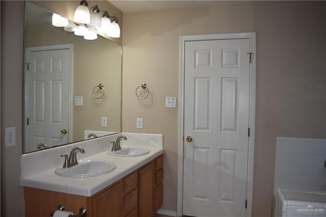 Building Photo - 12 Nightshade Ave