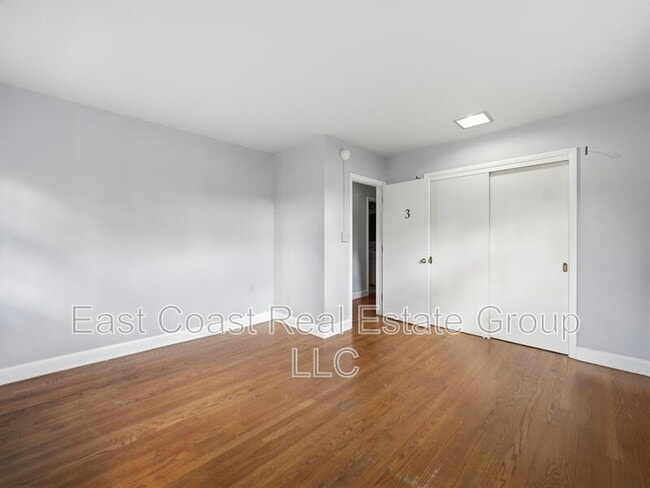 Building Photo - 323 N Potomac St