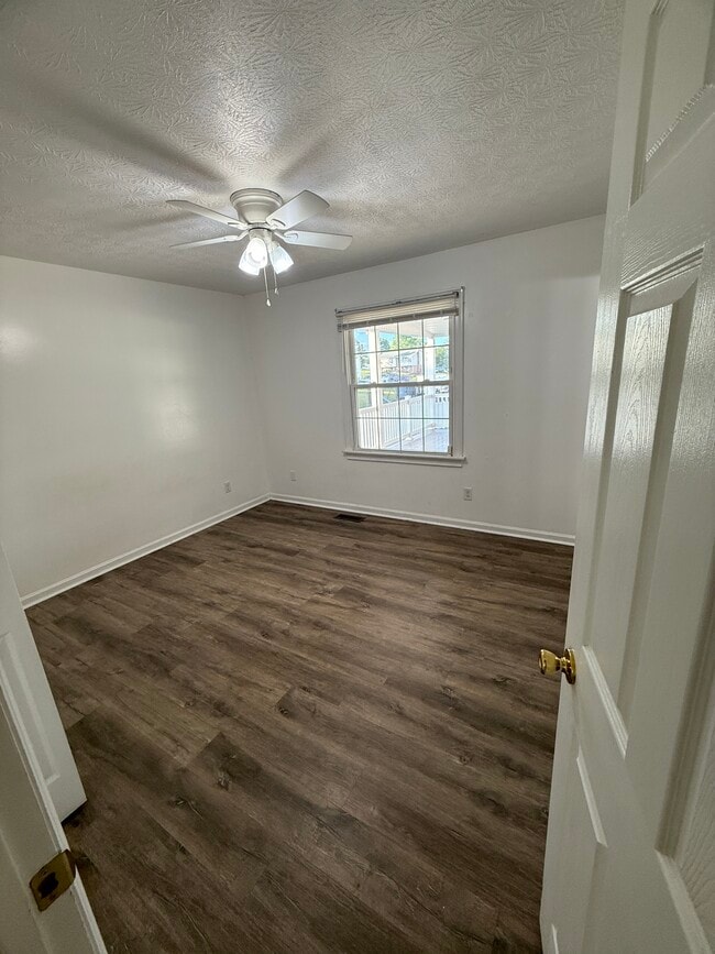 Building Photo - 3 Bedrooms House, Rockingham County