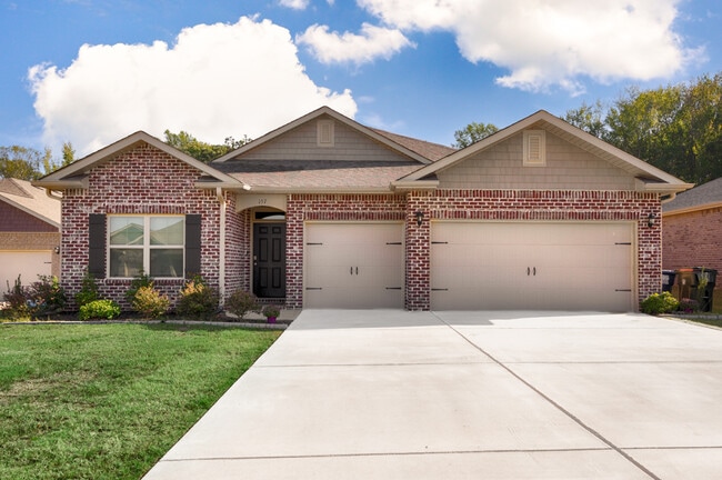 Building Photo - 157 High Leaf Dr