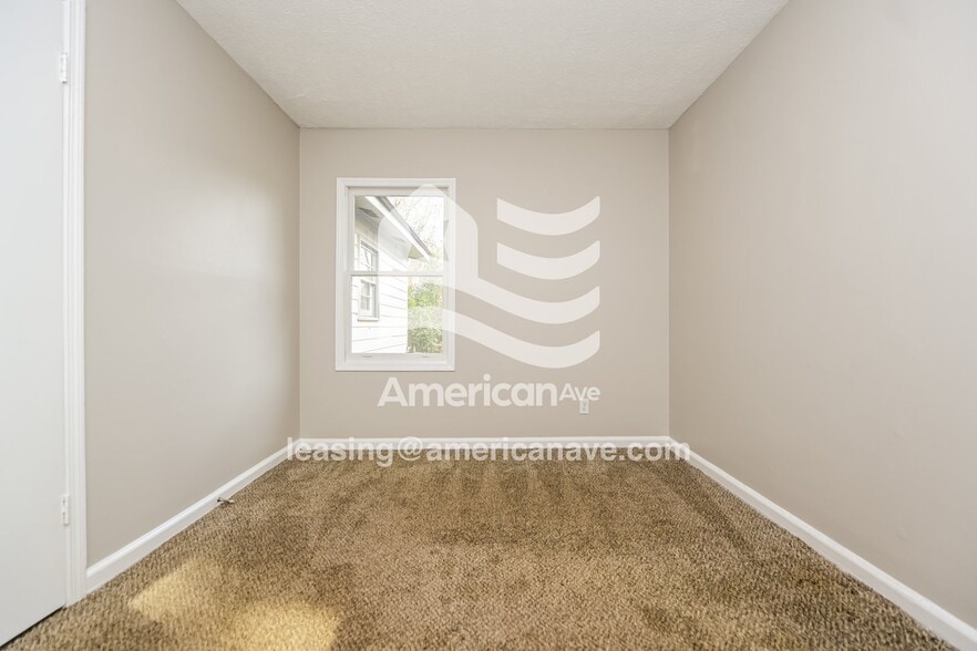 Building Photo - 114 Ravenwood Way