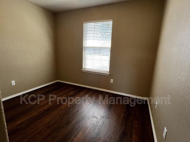 Building Photo - 210 Regency Dr