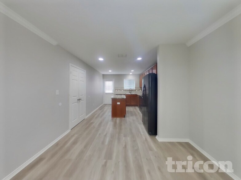 Building Photo - 13271 Cipresso Palco