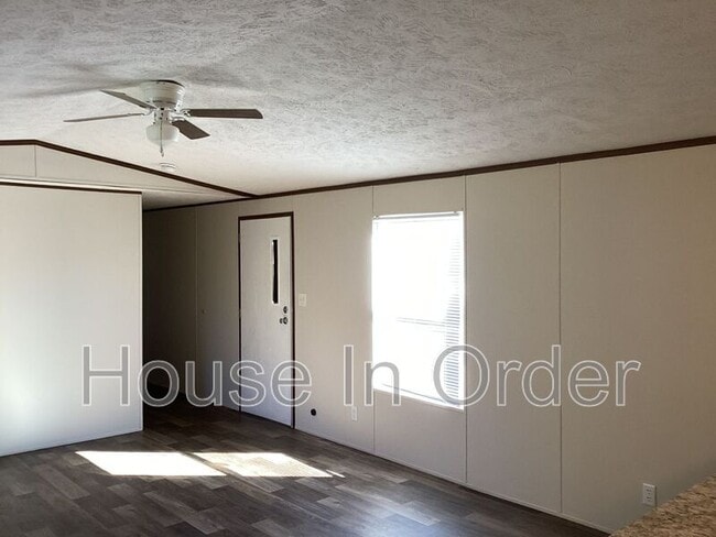 Building Photo - 109 Shamrock Park Dr