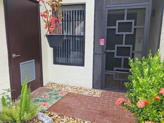 Building Photo - 10663 Ocean Palm Way