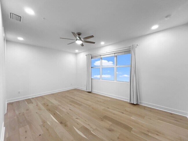 Building Photo - Luxury Coastal Townhome w/ Water Views + Resort Amenities – Seminole 3beds + 3bath