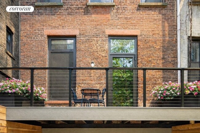 Building Photo - 447 W 51st St