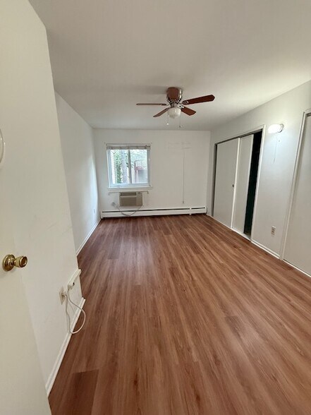 Primary Photo - 20 Lake Ave