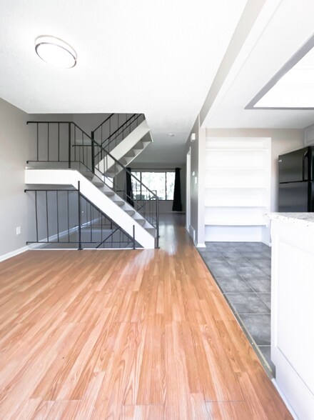 Building Photo - 2282 S Oakland Way