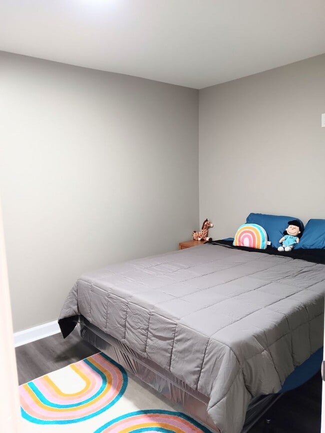 Building Photo - Charming Hideaway