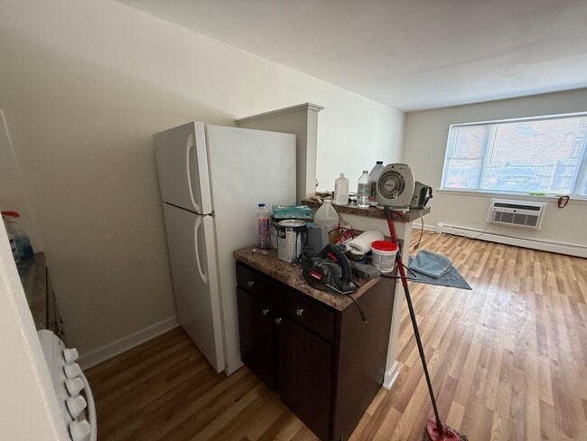 Building Photo - 1039 College Ave