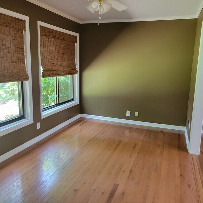 Building Photo - 110 Hilton Ln