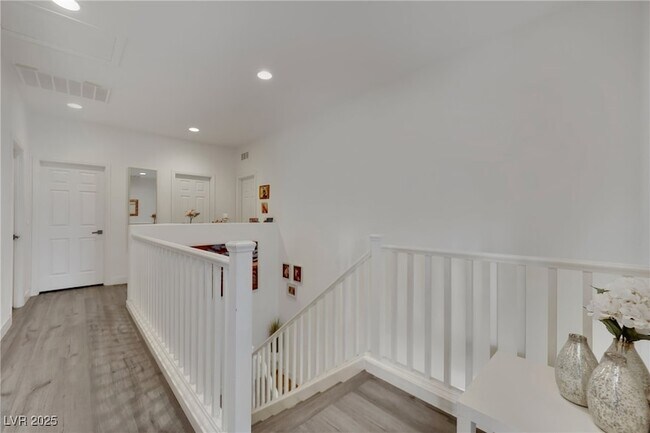 Building Photo - 10336 Early Morning Ave