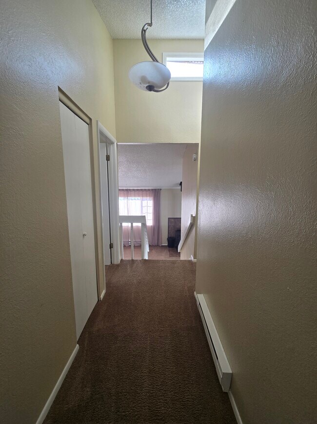 Building Photo - 432 Grandview Dr