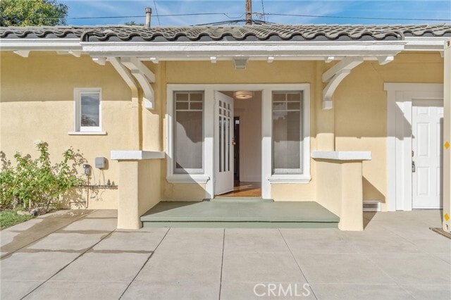 Building Photo - 1325 E Altadena Dr