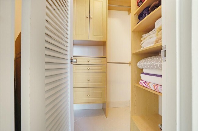 Building Photo - 4250 Galt Ocean Dr