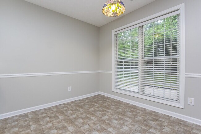 Building Photo - 761 Simon Park Cir