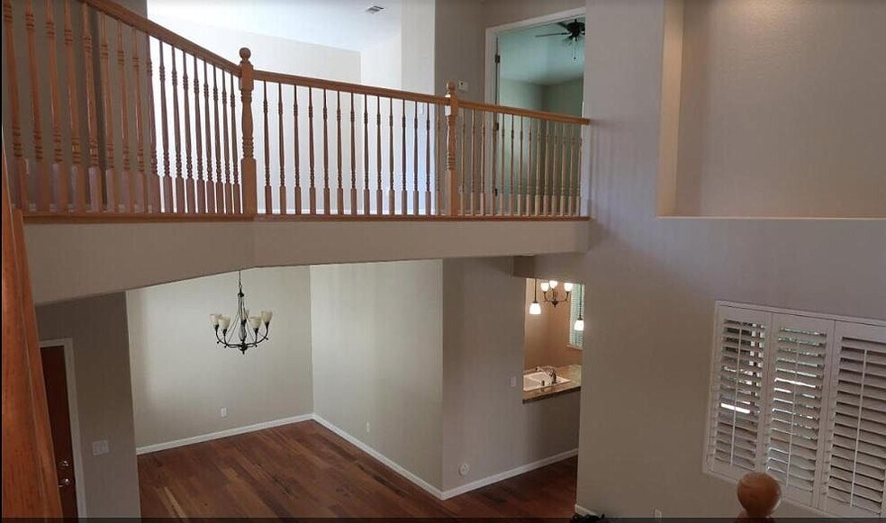 Building Photo - 1715 Palatia Dr
