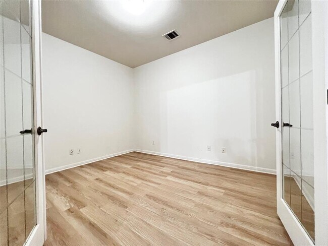 Building Photo - 9500 Castle Pines Dr