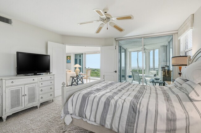 Building Photo - 6101 Pelican Bay Blvd