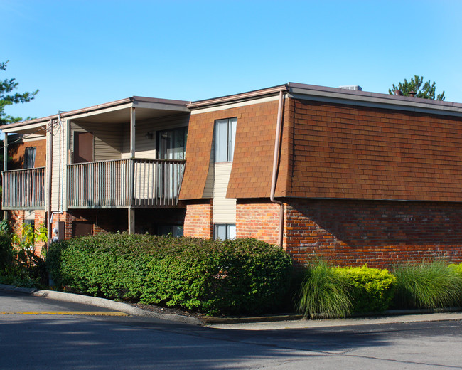 Mature Landscaping - East Pointe Apartments