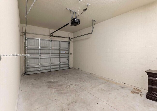 Building Photo - 1240 Eucalyptus Dr