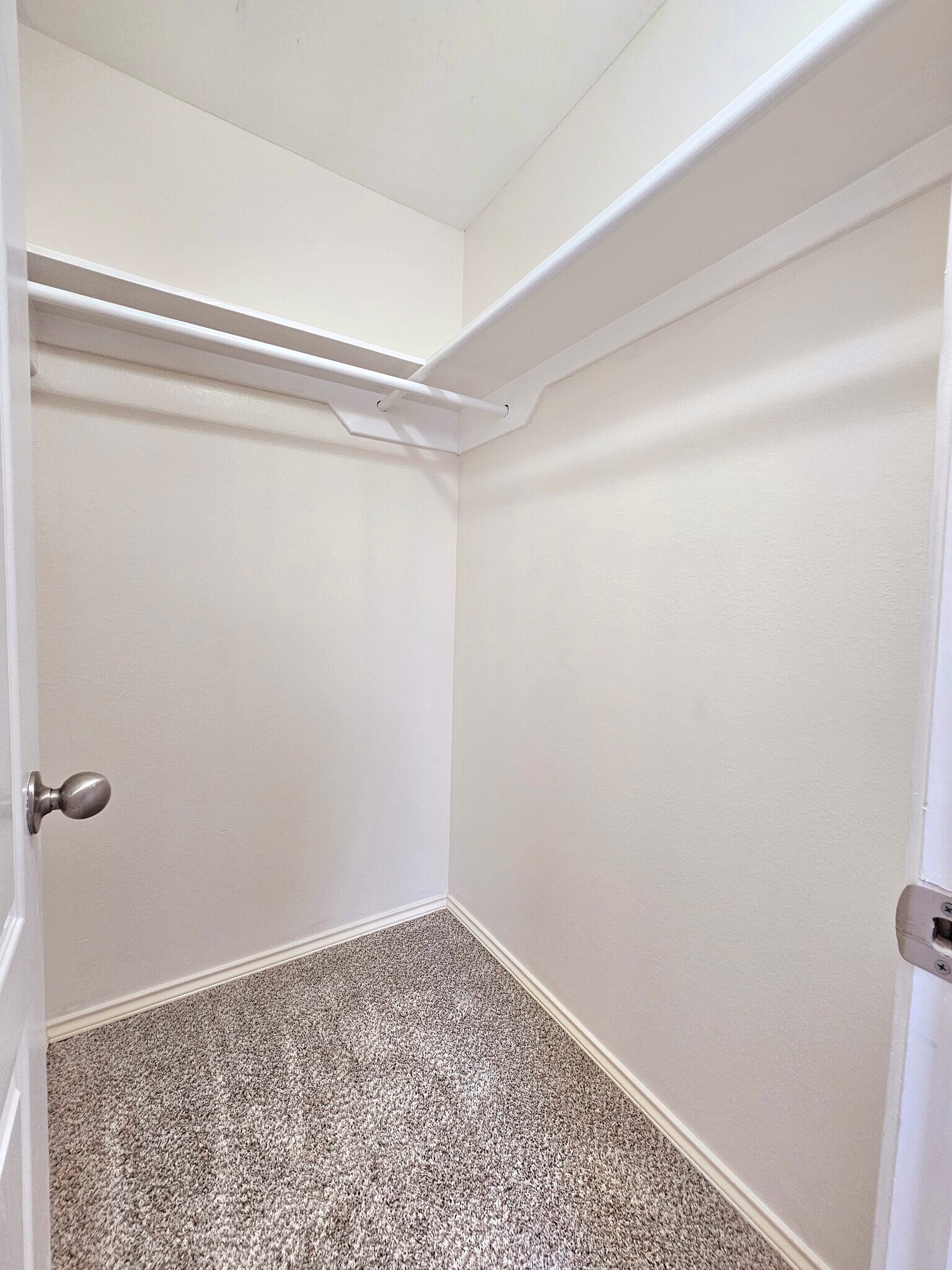 Building Photo - 813 W Arroyo Park Ln