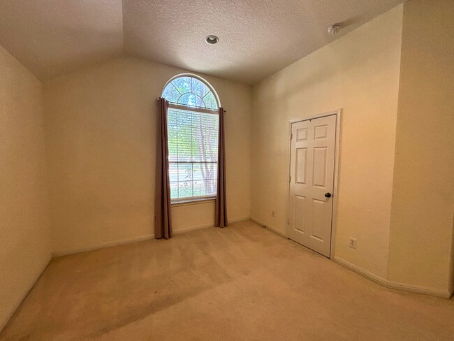 Building Photo - 56 Medici