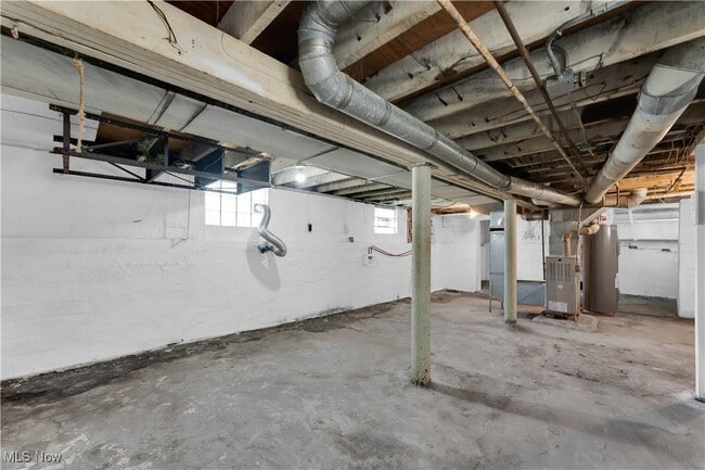 Building Photo - 17308 Grovewood Ave