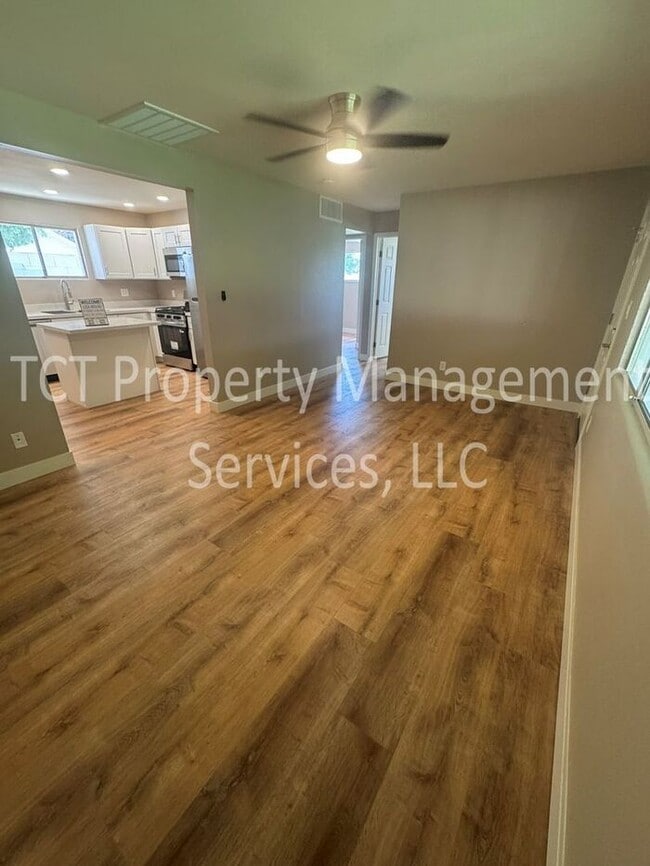 Building Photo - Fully Remodeled Duplex Near Downtown Chandler