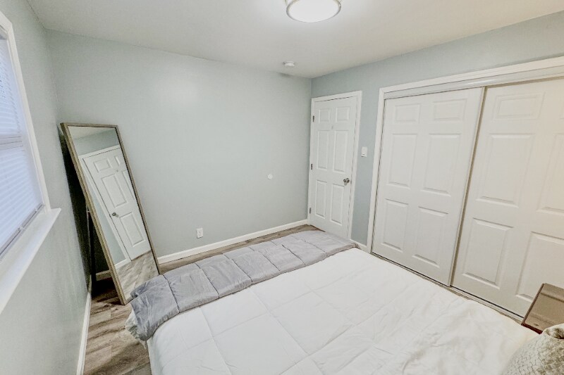 Building Photo - 618 Troy St