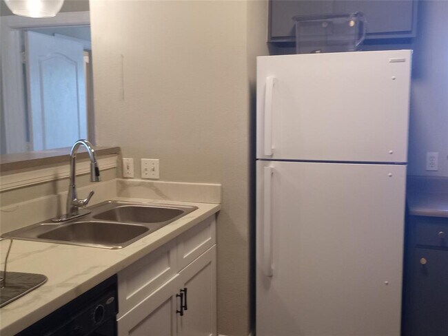 Building Photo - 1901 Crossing Pl