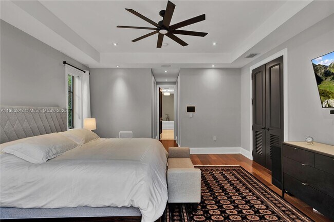 Building Photo - 932 Escobar Ave