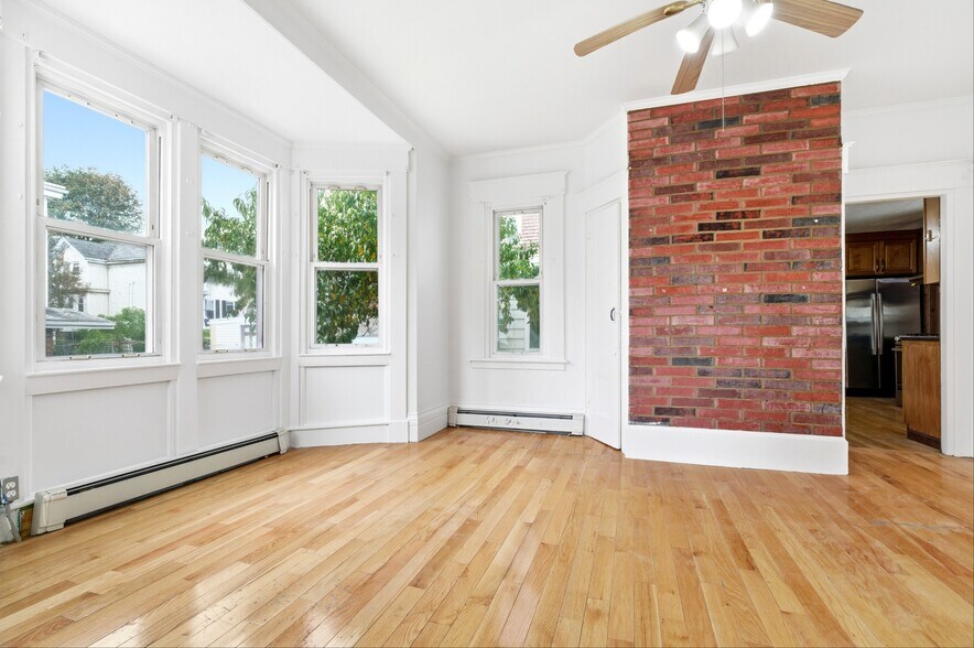 Building Photo - 34 Page St