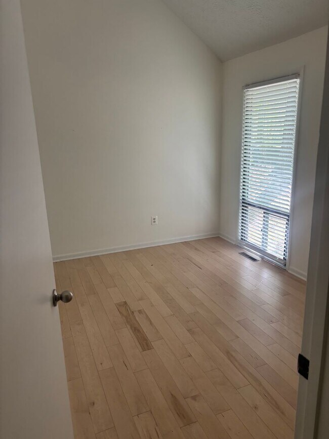 Building Photo - 2729 Poplar Ln