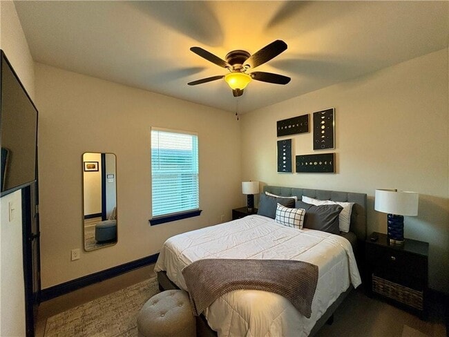 Building Photo - 431 Leboeuf St