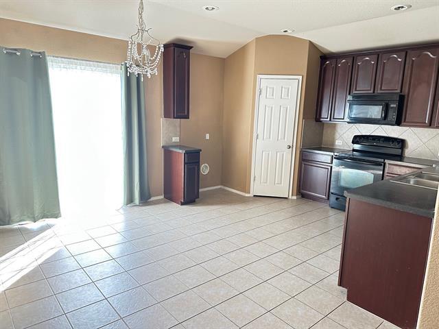 Building Photo - 590 Arthur Dr