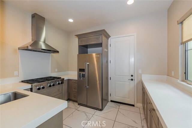 Building Photo - 16 Spanish Moss