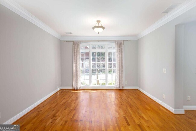 Building Photo - 3206 Windsor Lake Dr NE